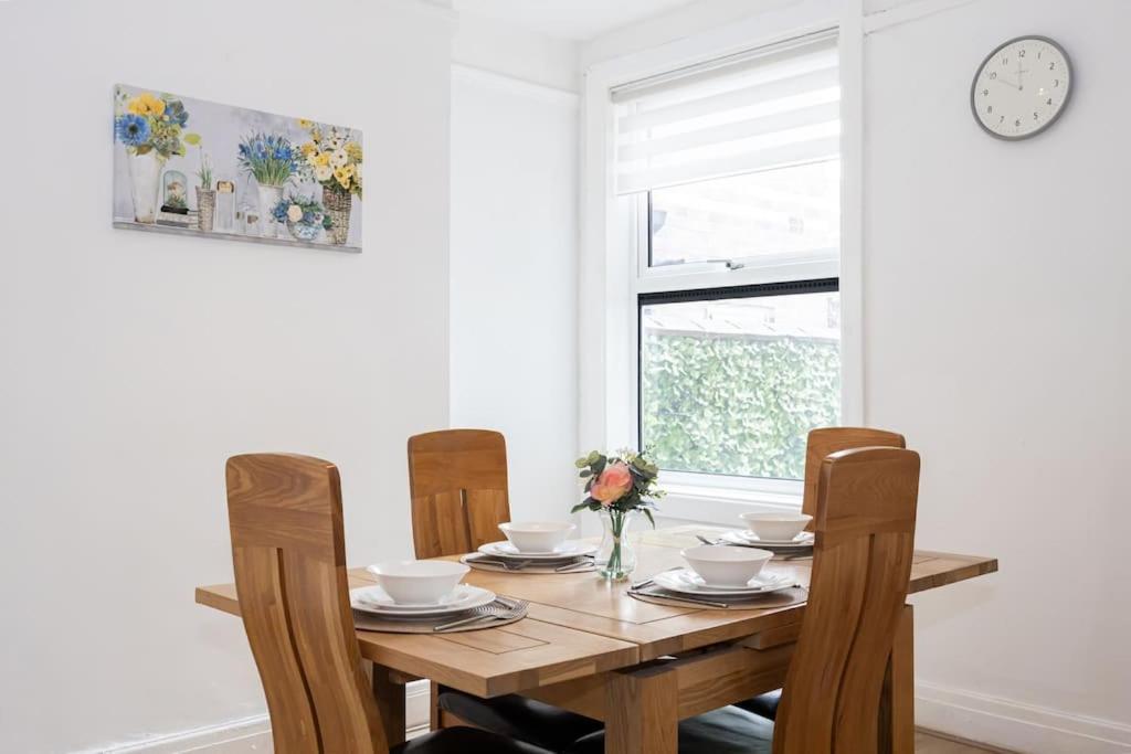 Bright & Modern 3 Bedroom Old Trafford Home Manchester Exterior photo