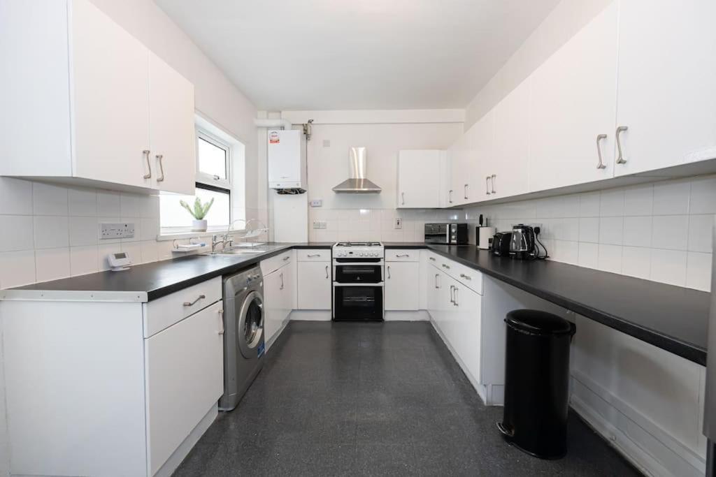 Bright & Modern 3 Bedroom Old Trafford Home Manchester Exterior photo