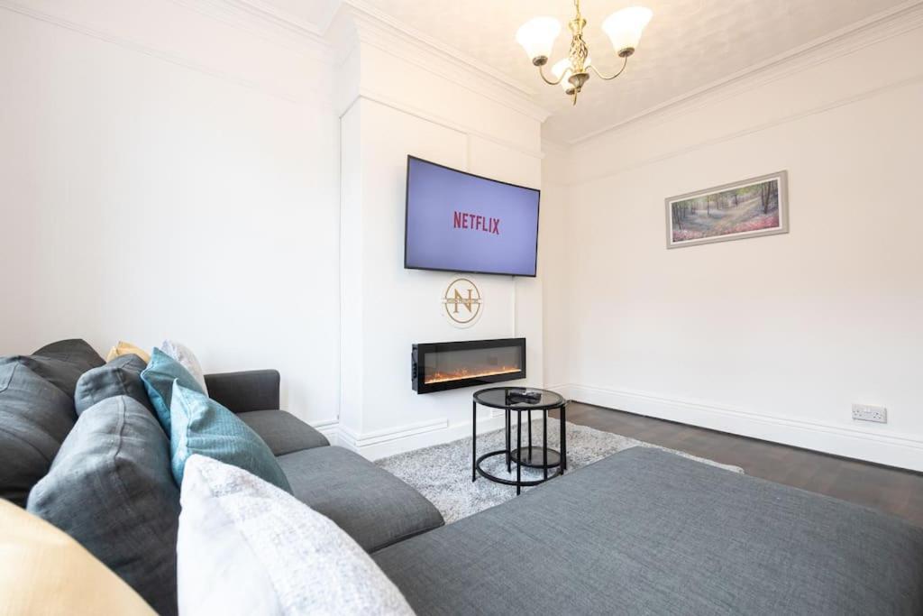 Bright & Modern 3 Bedroom Old Trafford Home Manchester Exterior photo